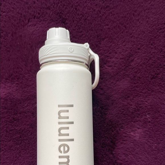 Lululemon White Insulated Bottle - Picture 4 of 4